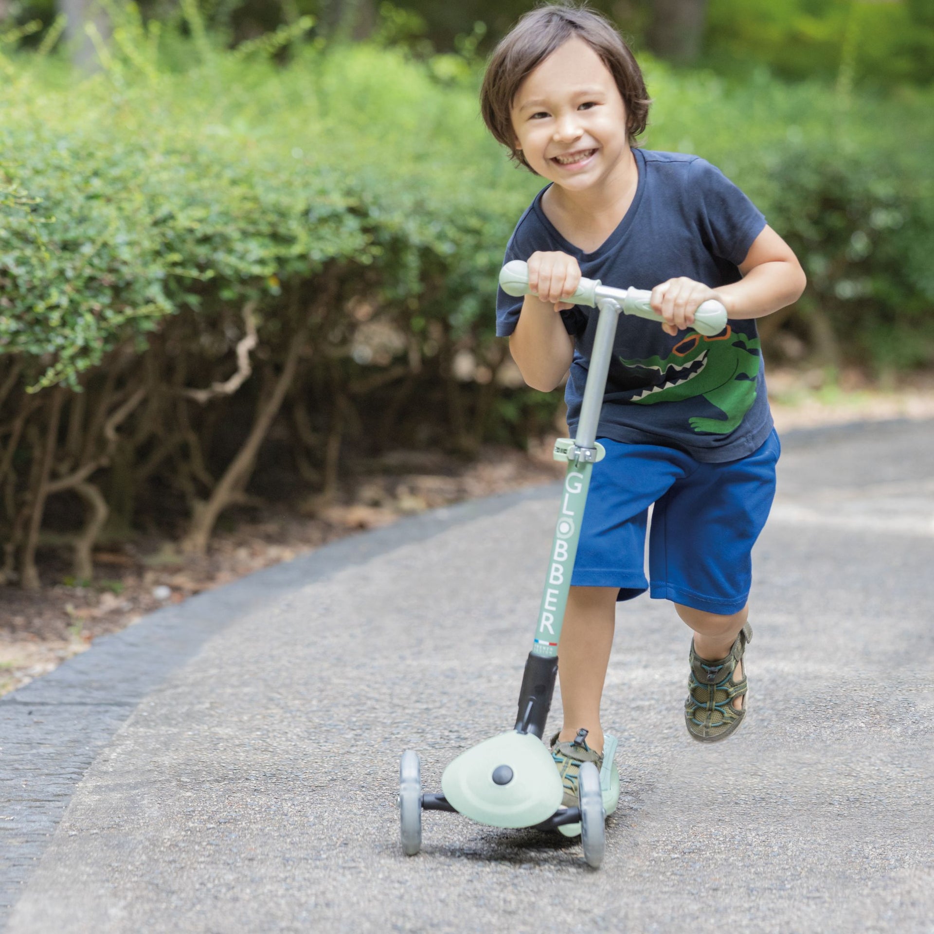 Globber Junior Foldable Lights Ecologic Scooter - Pistachio