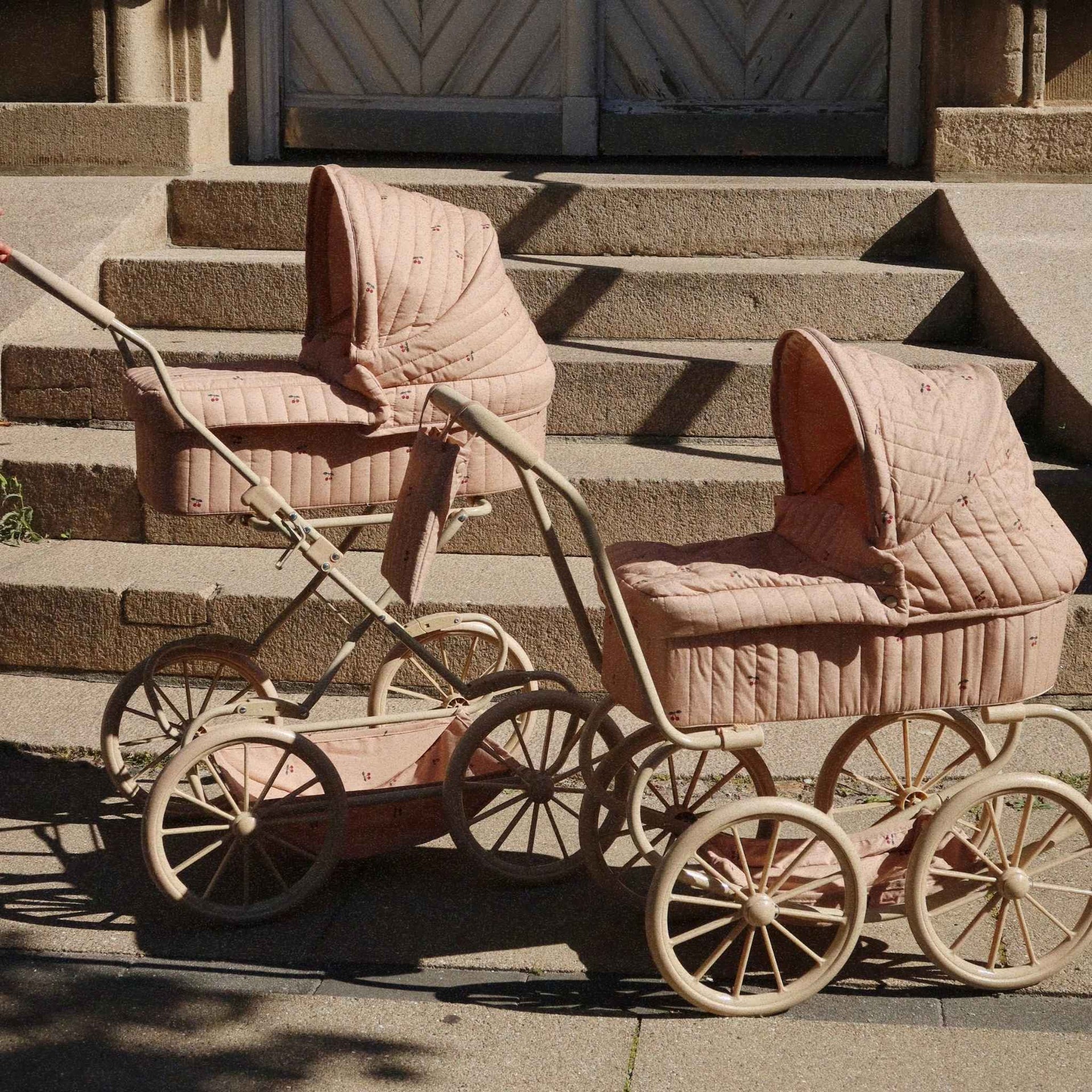 Konges Sløjd Minnie Doll Pram - Cherry Blush
