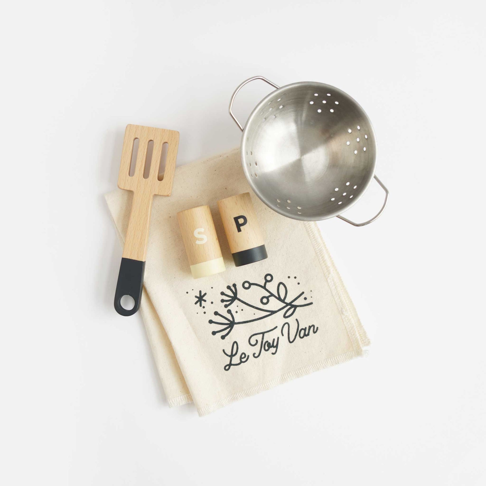 Le Toy Van Rattan Family Wooden Play Kitchen