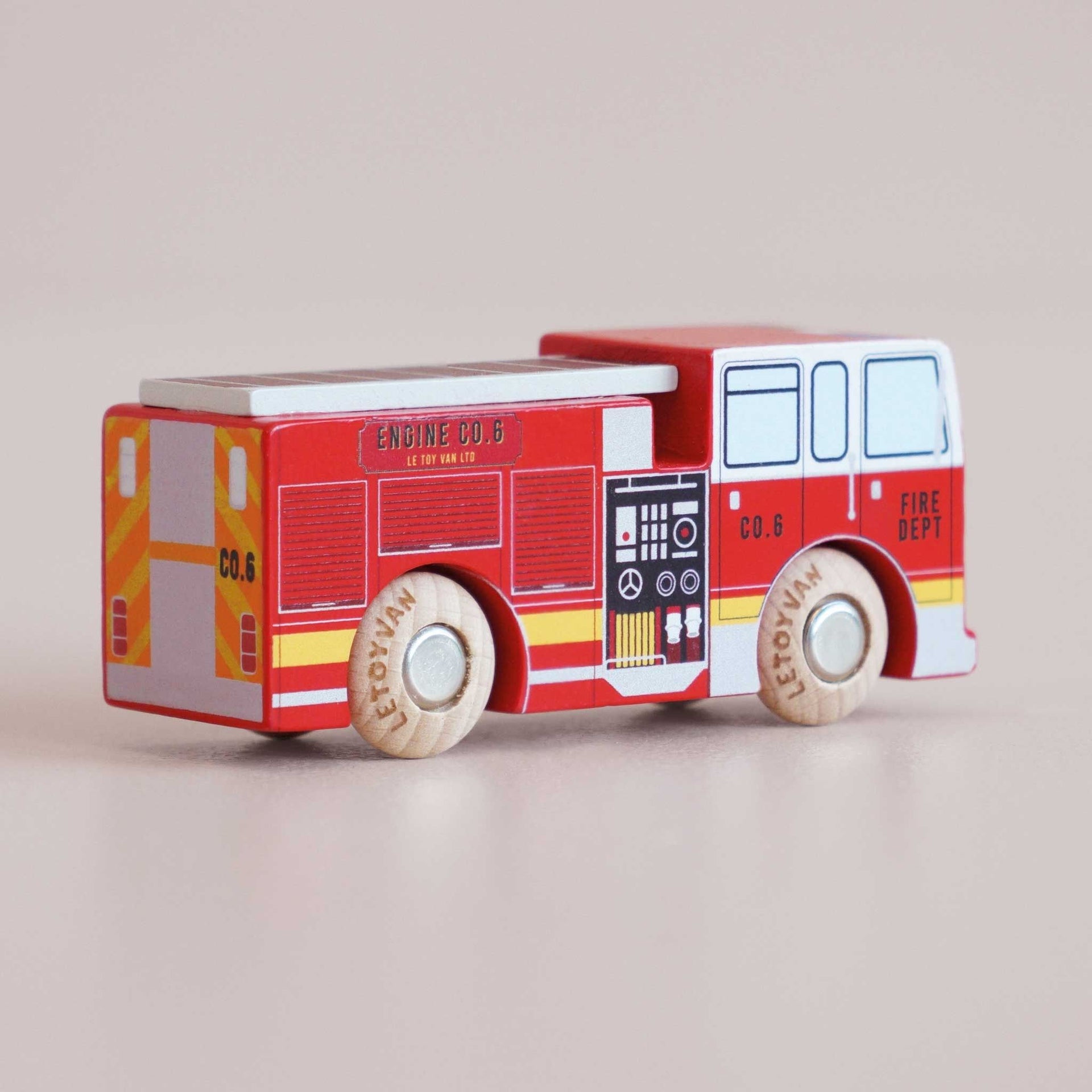 Le Toy Van Wooden Fire Engine - Quinn