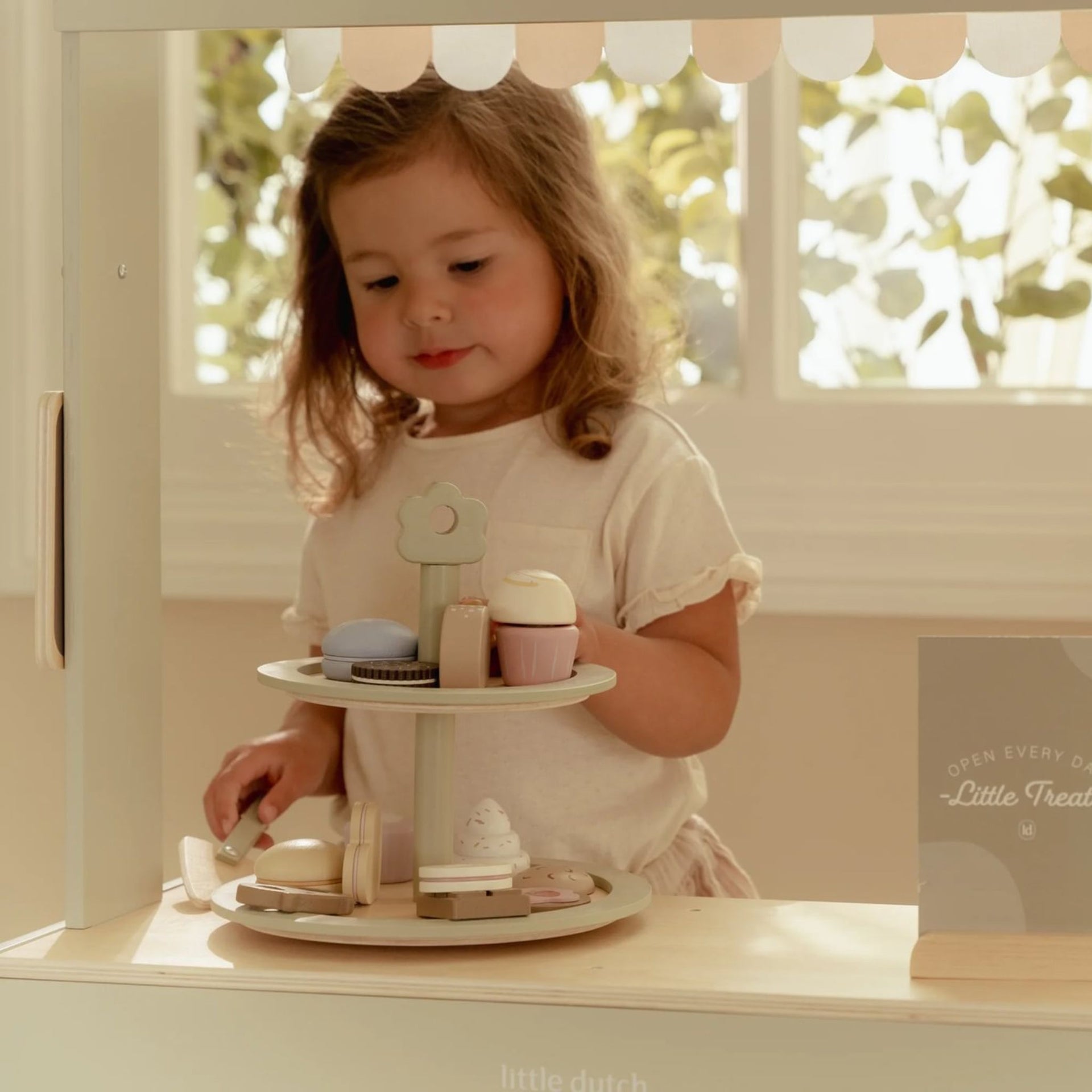 Little Dutch Wooden Cake Stand