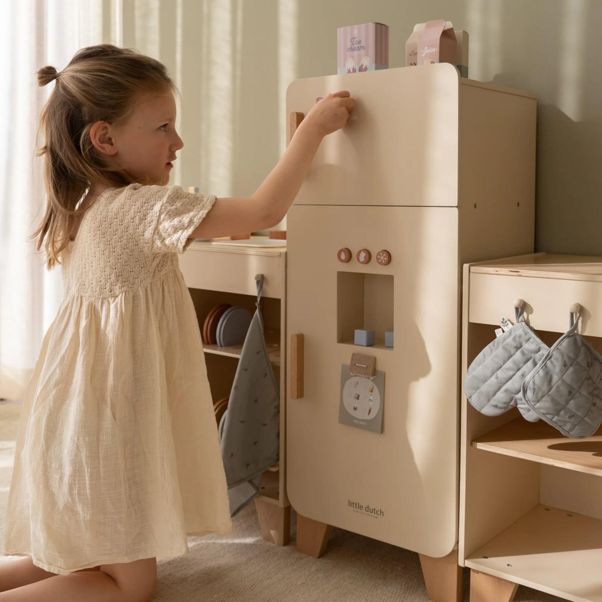 Little Dutch Wooden Fridge
