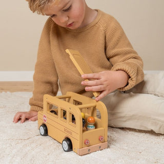 Little Dutch School Bus with Figures