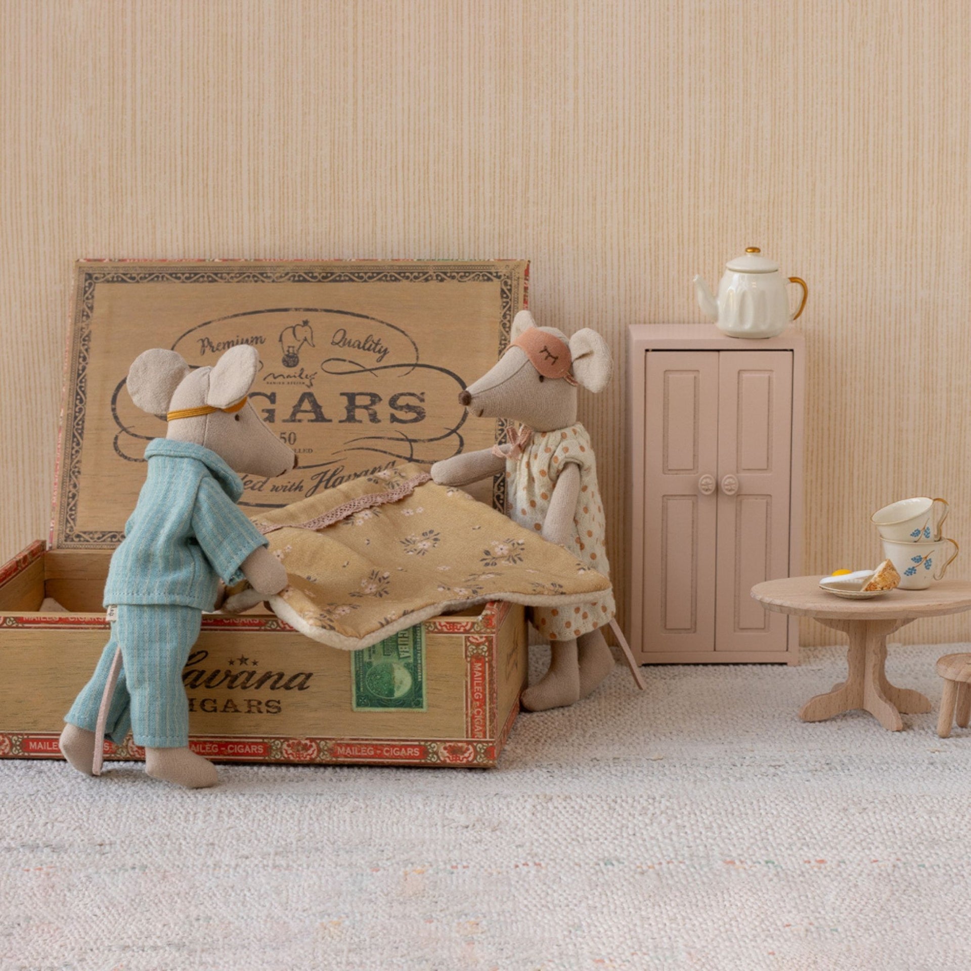 Maileg Mum And Dad Mice In Cigarbox