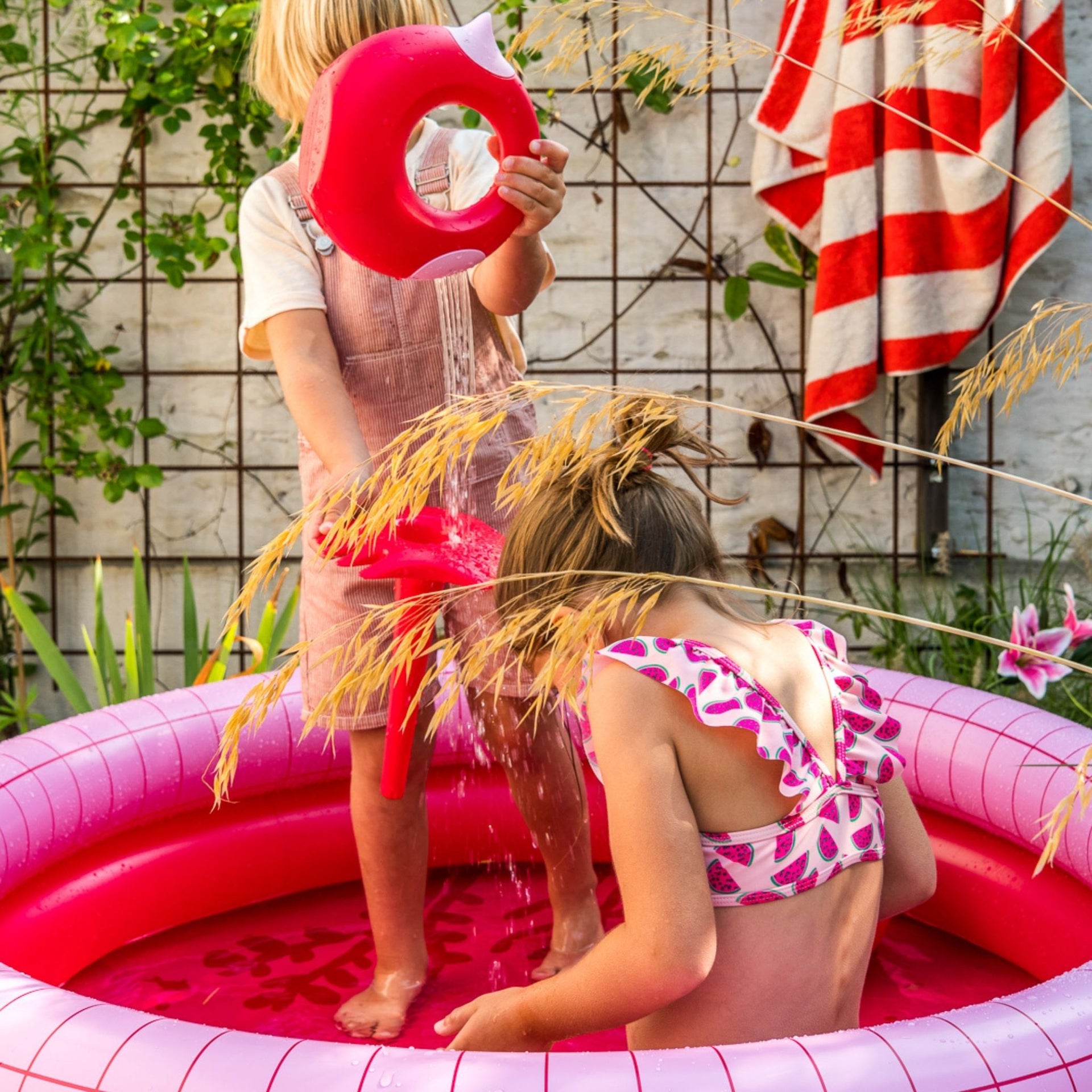 Quut Cana Watering Can Large - Cherry