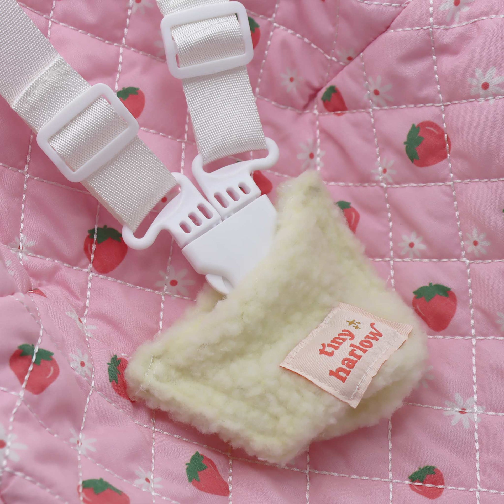 Tiny Harlow Car Seat - Strawberry Picnic
