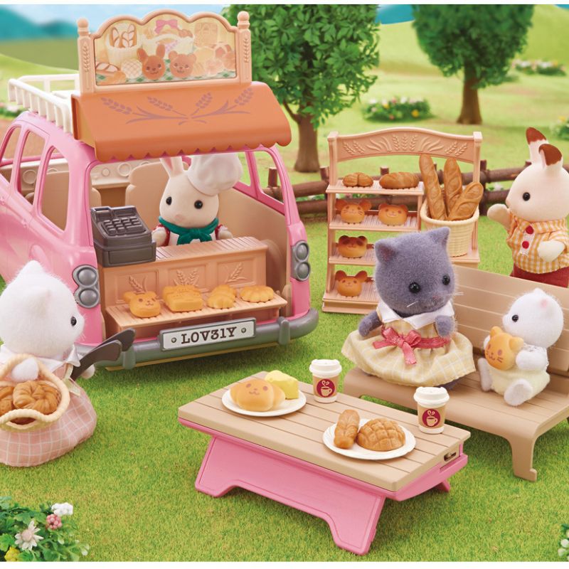 Sylvanian Families Latte Cat Family