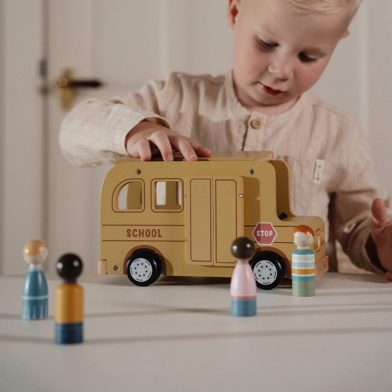 Little Dutch School Bus with Figures