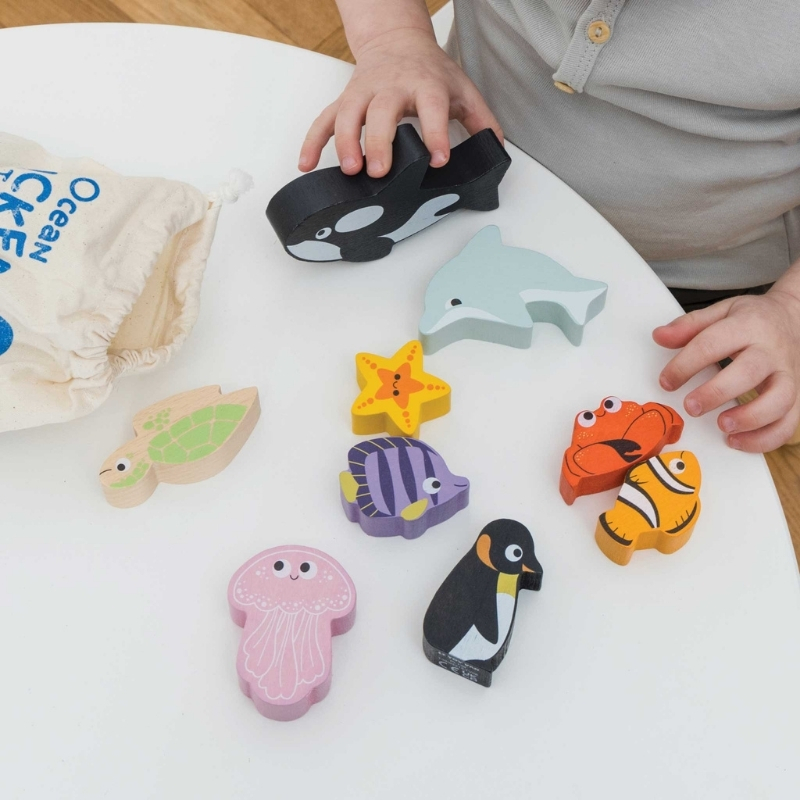 Le Toy Van Ocean Stacking Animals & Bag