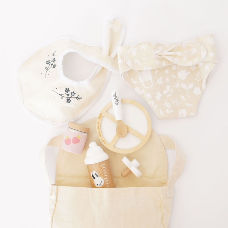 Le Toy Van Doll Nursing Set