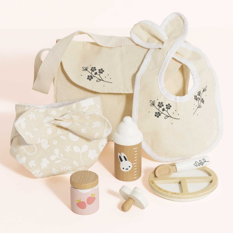 Le Toy Van Doll Nursing Set