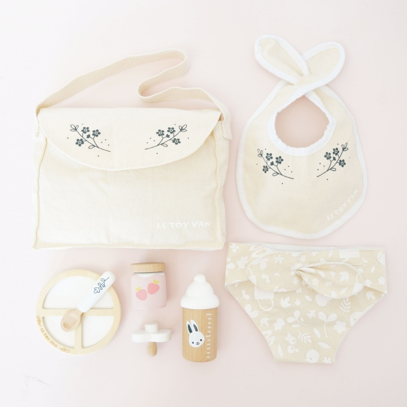 Le Toy Van Doll Nursing Set