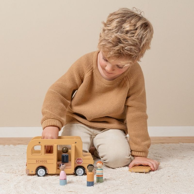 Little Dutch School Bus with Figures